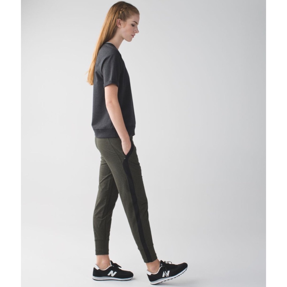 Lululemon Bolt Sweatpants Heathered Gator Green/Black